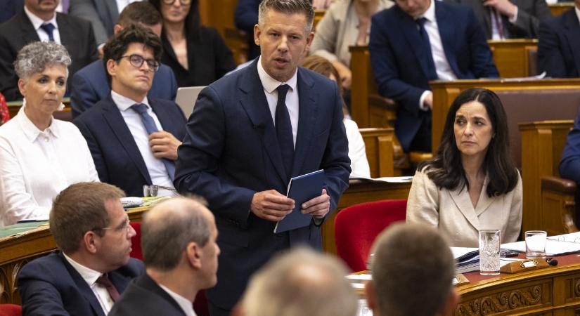 Kiderült, hogy kiknek jár a 100 ezer forint, Magyar Péter elmondott néhány fontos részletet az iskolakezdési támogatásról