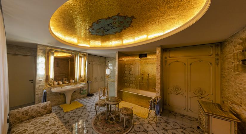 Elképesztően fényűző Ceaușescu bukaresti palotája: még a fürdőszoba is leírhatatlan luxusról tanúskodik