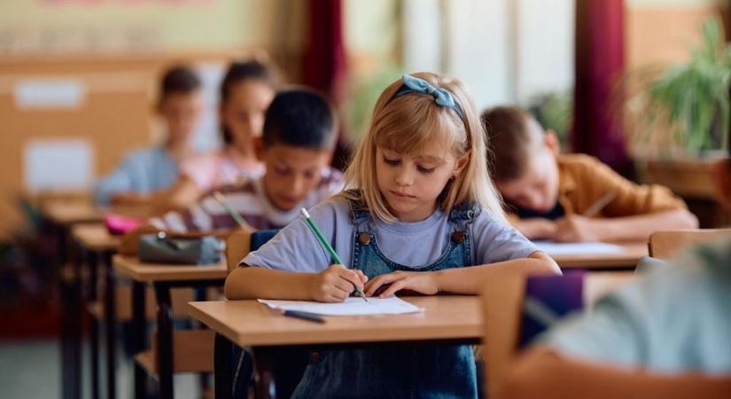 Nem ezt ígérte a Tisza: jóval kevesebben kapják meg az iskolakezdési támogatást