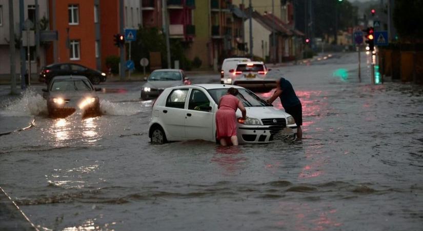 Sokkoló mérleg – közel 60 helyszínen pusztított a vihar Zalában, még mindig dolgoznak a tűzoltók