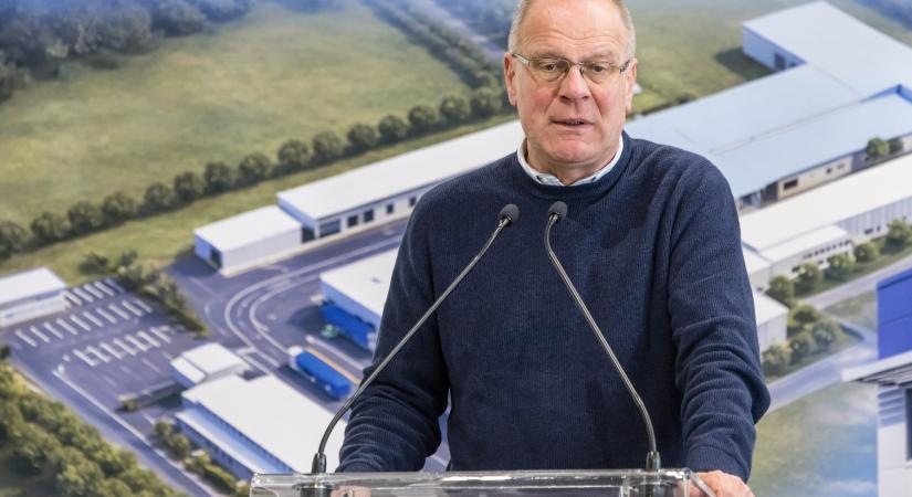 Navracsics nekiesett a Tiszának a polgármesterek pénze miatt