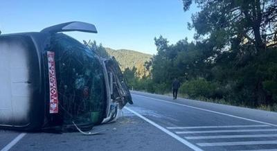 Lengyel turistákat szállító busz borult fel Antáliában, egy ember meghalt