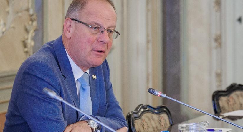Navracsics Tibor szerint a „takarékossági láz” mögött egy helyben törpe politikai erő rettegése áll