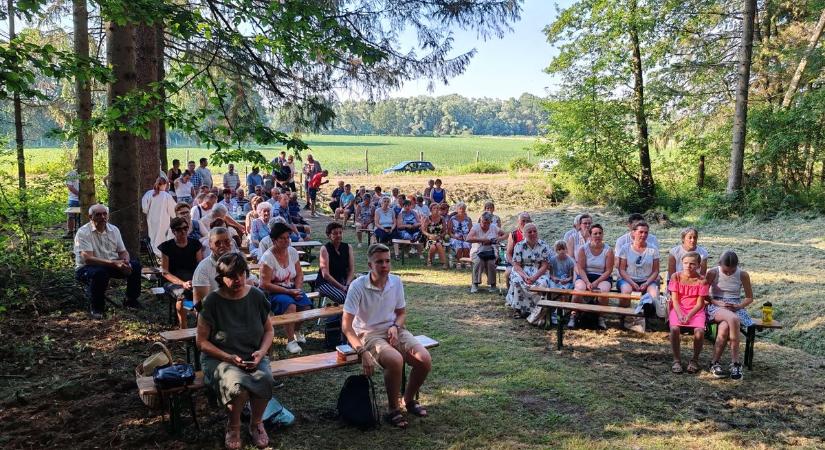 Rejtett forrás, nagy öröm: tucatnyi férfikar is kellett hozzá!