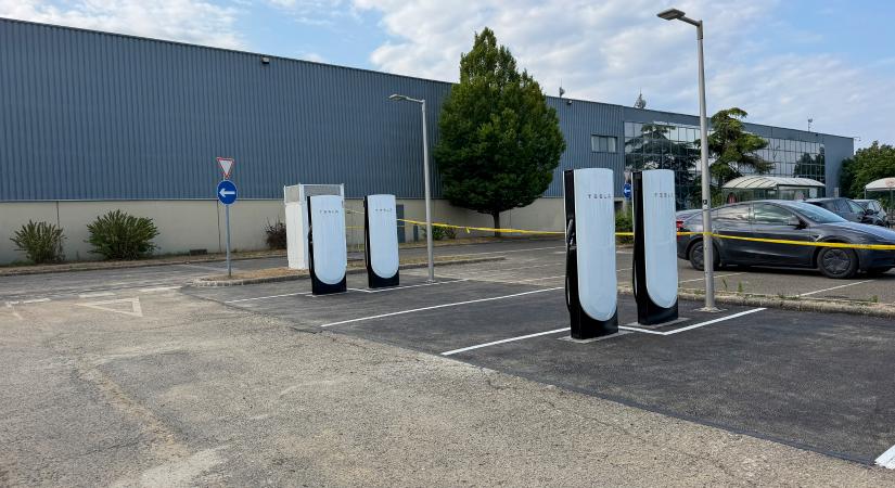 Bekapcsolásra kész az új fóti Supercharger állomás