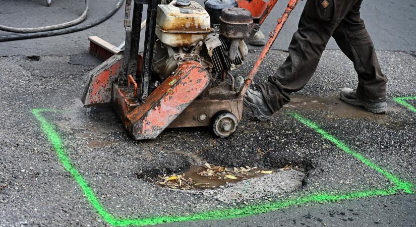 Indulhat a kátyuzás Egerben, lezárultak a közbeszerzések