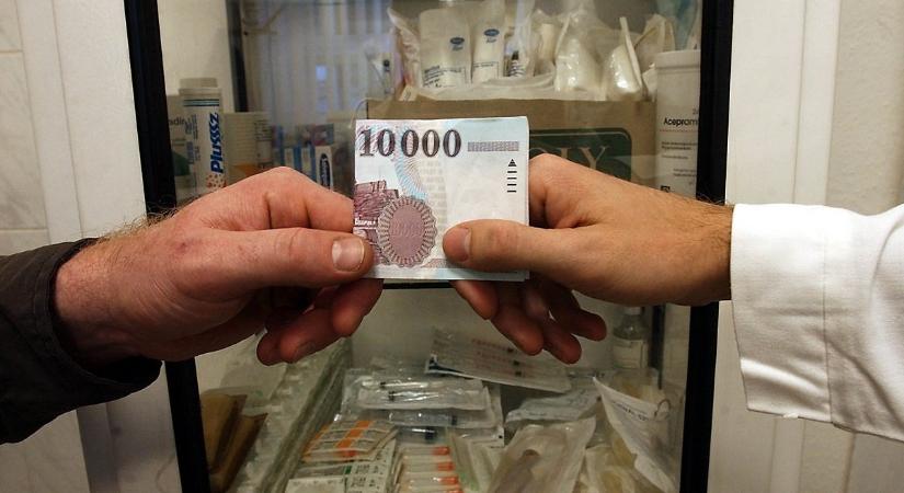 Botrány a földhivatalban: kenőpénzért átírta az ingatlanadatokat a kormánytisztviselő
