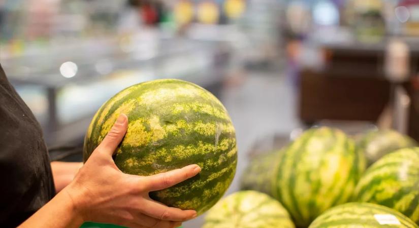 Vége a találgatásnak: Ezzel a 3 egyszerű trükkel mindig mézédes görögdinnyét választhatsz a szupermarketben