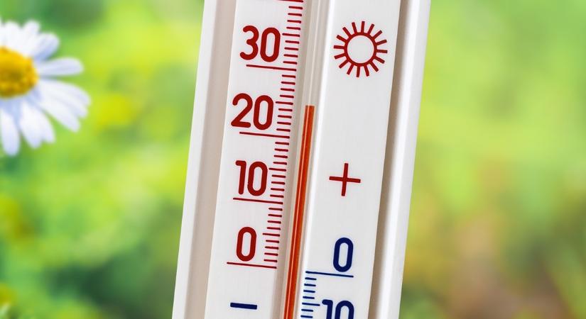 Ekkor jön a normális, 25 fokos hőmérséklet júliusban. Most esik le az állad, hogy meddig tart