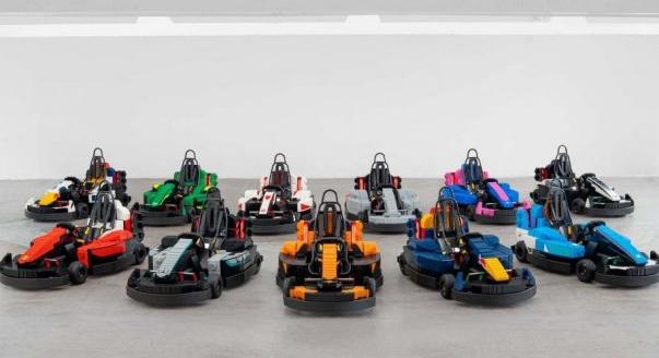 Visszatér a LEGO-parádé, ezúttal minden pilóta saját autót kap