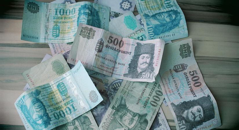 Bronzérem jár a forintnak, csak a brazil reál és a kolumbiai pesó tudta lenyomni