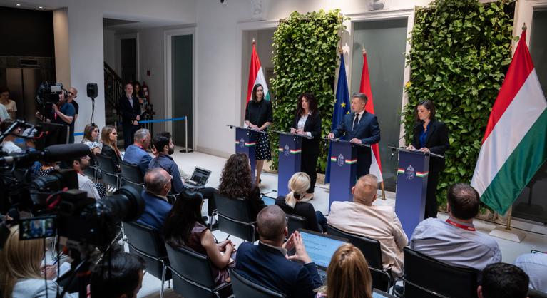 Vízhiány, iskolakezdési támogatás, vármegyék helyett megyék – jönnek a kormány bejelentései - Kormányszóvivői tájékoztató