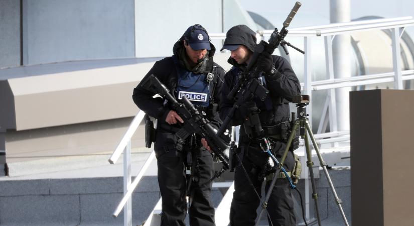 Előállítottak egy kiskorút Hollandiában nihilista indíttatású terrorcselekmény előkészítésének gyanújával
