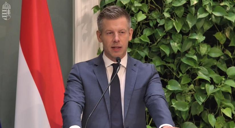 Kormányszóvivői sajtótájékoztató: többé nem dönthet egyetlen miniszter az akkumulátorgyárakról