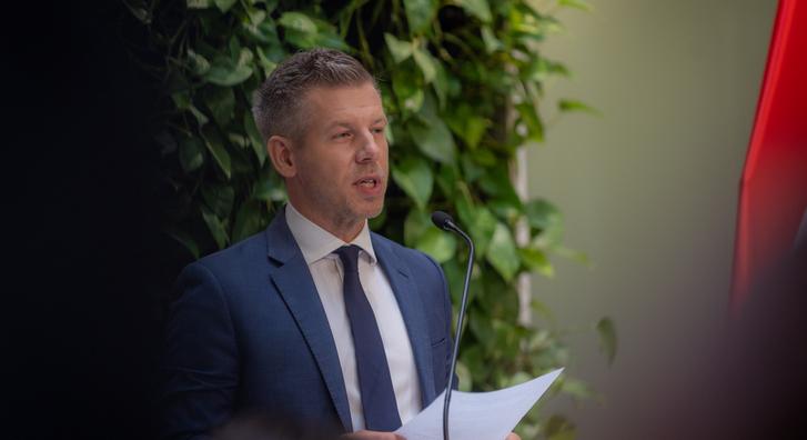 Magyar Péter: Több ezer milliárd forint hiányzik a víziközműrendszerből