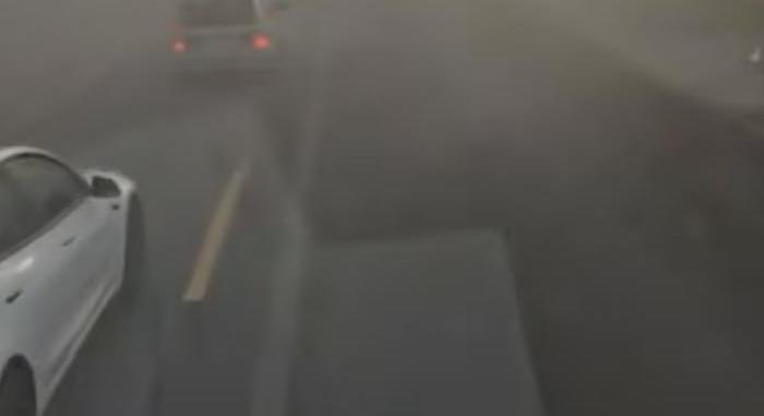 Videón az M1-esen tomboló félelmetes porvihar