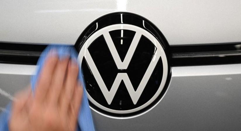A német autóipar válsága a Bundesligát is elérte, a vb-fiaskó után szivárgott ki, hogy a VW kiszállna a Bayern Münchenből és a Stuttgartból is