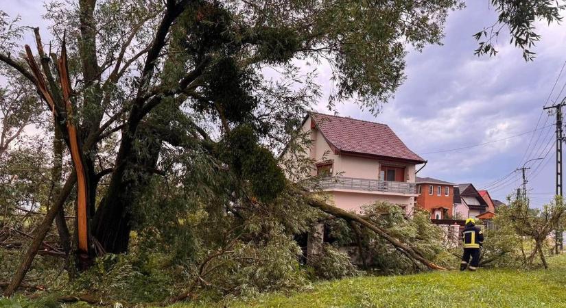 Újabb viharkárokról érkeztek hírek – templomtorony, iskola és társasház is veszélybe került Zalában