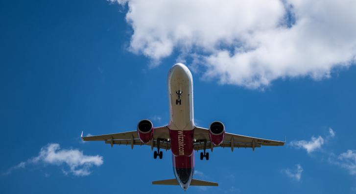 Magyar Péter: Wizz Airrel megyek a NATO-csúcsra