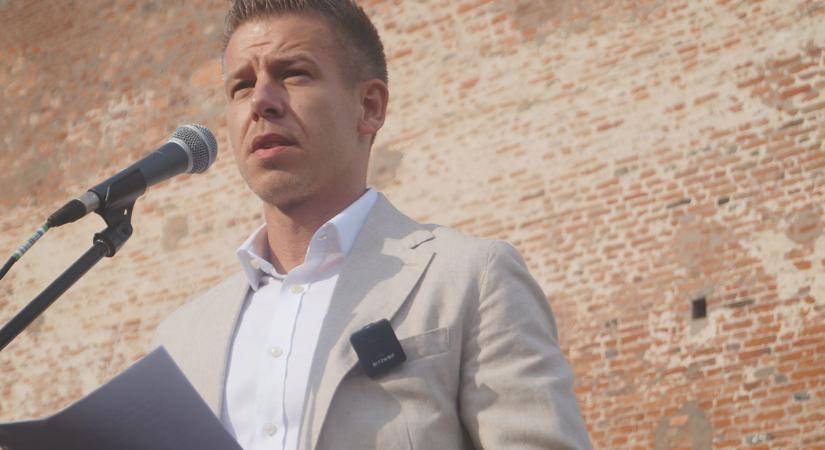 Magyar Péter: mintegy 400 ezer gyermek családja kap iskolakezdési támogatást