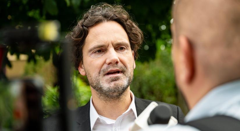 „Tiszás sáskajárásról” beszél a Fidesz a közmédiával kapcsolatban