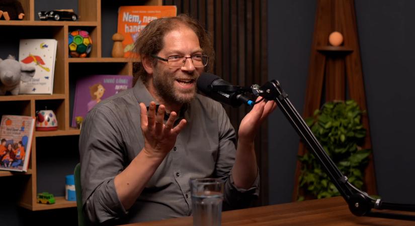 „A meséim lényegében mind a gyerekeimnek szólnak” – Varró Dániel az APA! Podcastban