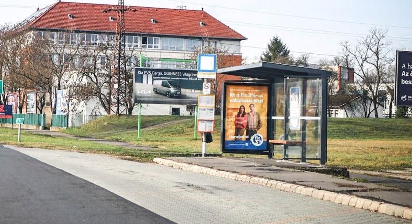 Drámai pillanatok játszódtak le egy buszmegállóban, a nyíregyházi diák olyat tett, amire sokáig emlékezni fognak