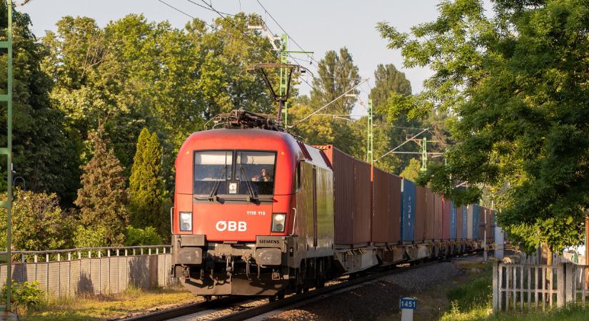 Hajszálon múlt a tragédia a magyar síneken: ez mentette meg a biztos halálba tartókat