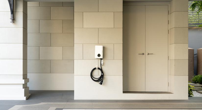 Az elektromos rendszer megújulását is fékezné az autóipari lobbi