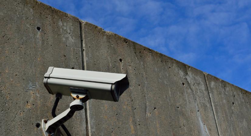 Térfigyelő kamera rögzíthette Csoki halálát – Videón, ahogy a 41 éves férfi elmerül a Balatonban: megszólalt egy rokona is