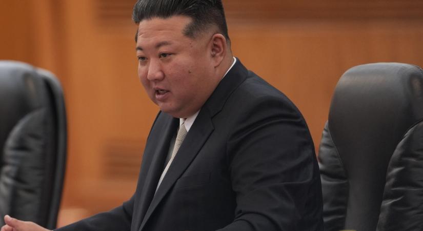 Kim Dzsongun különös ajándékot vár el a legközelebbi embereitől: aki hibázik, kegyvesztetté válhat a diktátor szemében