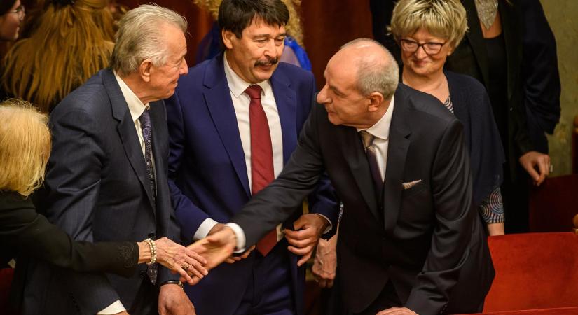 Áder János zokon vette, hogy Magyar Péter pénzszivattyúnak nevezte az alapítványát, bizonyítékokat vagy bocsánatkérést vár tőle