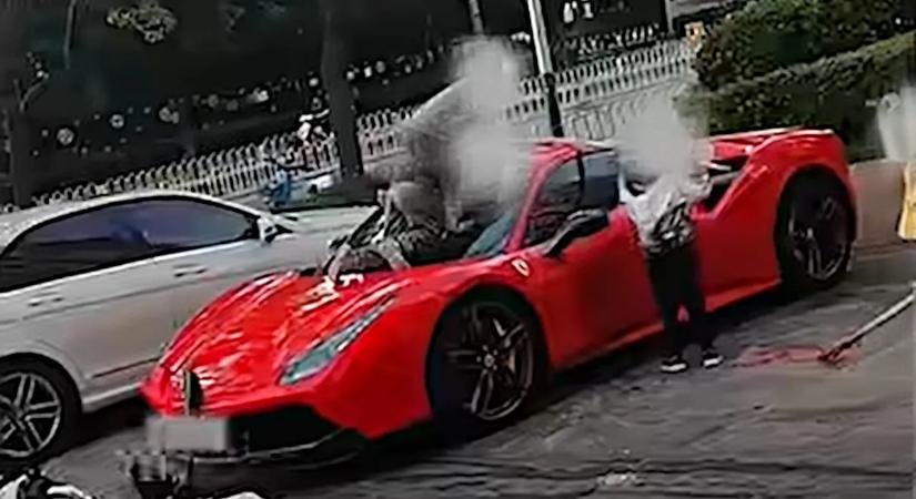 Csúszdáztak a gyerekek a Ferrarin, mehetnek a bíróságra szülők