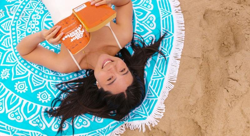 Mit tegyünk a strandtáskába? - Könyvek, amik tökéletes nyári olvasmányok lehetnek