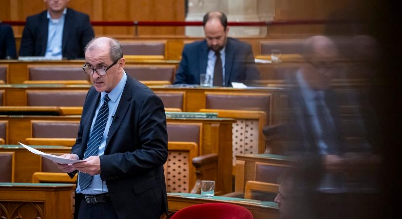 Hegedűs Zsoltnak még a nyáron várólista-csökkentő programot kell kidolgoznia