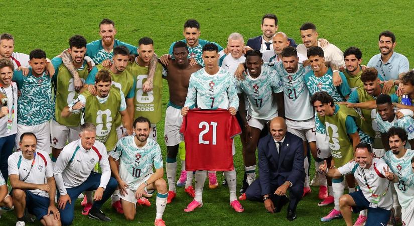 Az egy éve elhunyt Diogo Jota emléke előtt tisztelegtek a továbbjutás után a portugálok