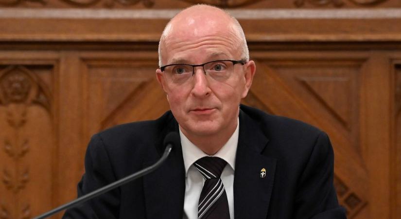 Kiakadtak a bírák, amiért nekik kellene kipenderíteniük Varga Zs. Andrást