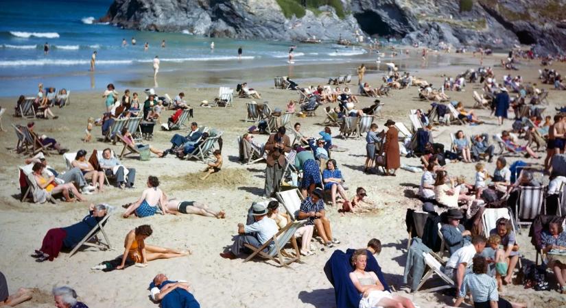 Időutazás bizonyítéka lehet egy 1943-as tengerparti fotó? Megdöbbentő dolgot fedeztek fel rajta