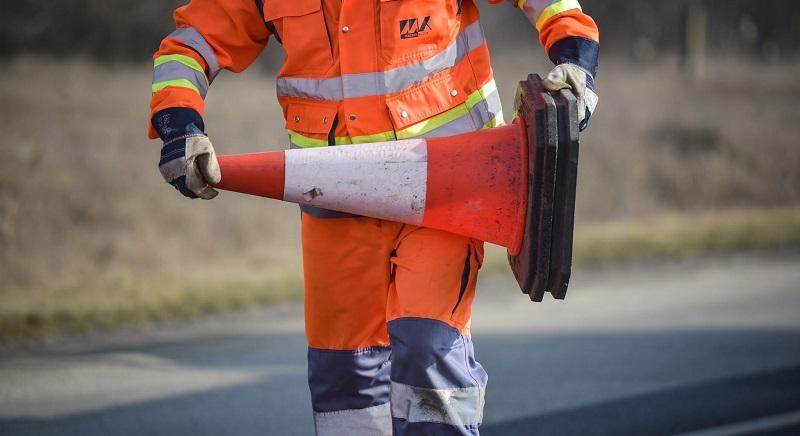 Folytatódik a burkolatjavítás Tiszaderzs térségében
