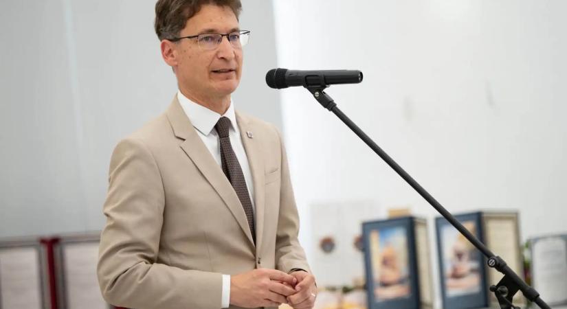 Cser-Palkovics szerint szembe kell néznie magával a Fidesznek