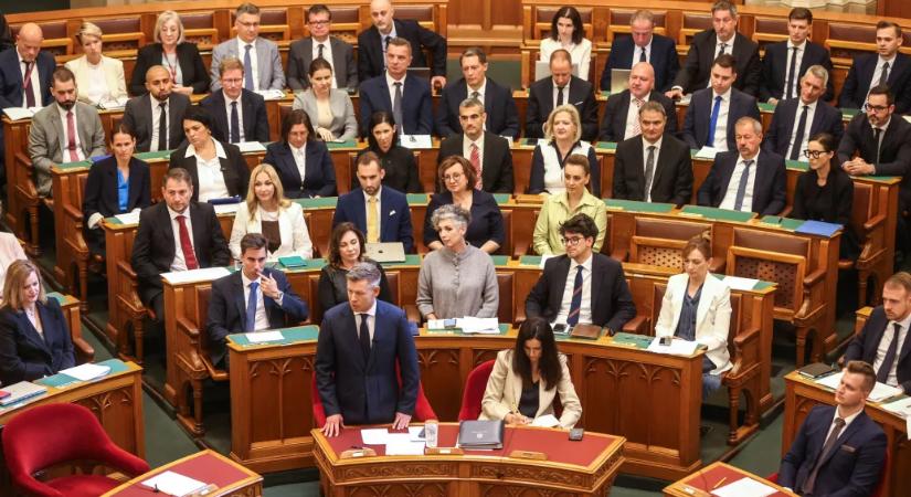 A 21 Kutatóközpont: még mindig nagyon vezet a Tisza, stabilizálódott a Fidesz támogatottsága