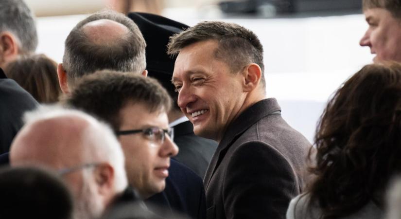 Rogán az Origóra 550, a Magyar Nemzetre 360 milliónyi állami hirdetési pénzt szórt fél év alatt