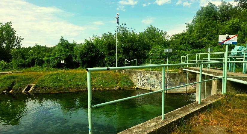 Életet mentettek az illegális fürdőzők a gyógyvizes kifolyónál