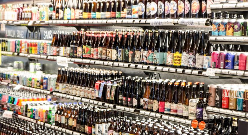 Alkoholtilalmat vezetnek be a magyarok kedvenc tengerpartján: ez az az időpont, amikor már semmit nem fognak kiadni a boltban