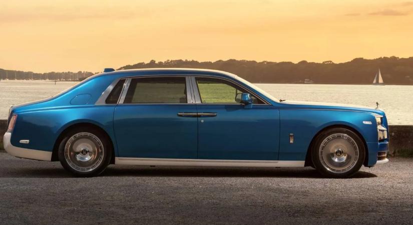 Mint egy jacht: luxustól tocsogó gigantikus új Rolls-Royce érkezett