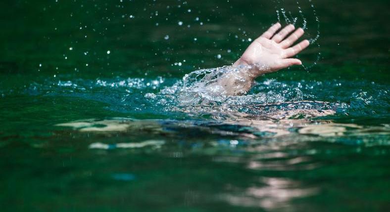 Drónnal találtak rá a Balatonban az eltűnt nőre: búcsúüzenetet küldött a lányának, mielőtt a tóba gázolt