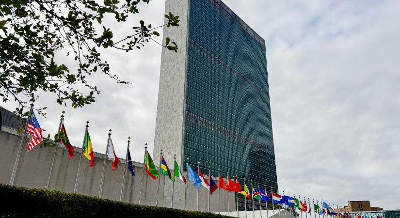 Tibeti zászlóval a kezében gyújtotta fel magát egy férfi az ENSZ New York-i székháza előtt