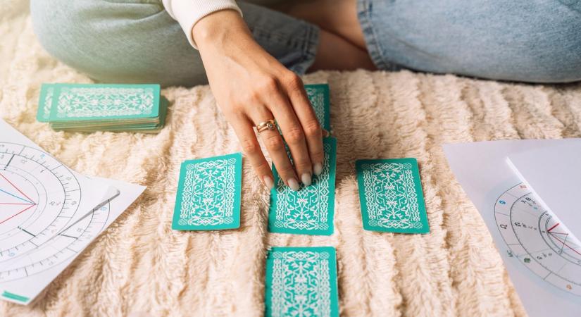 Az Ikrek engedje el a múltat, a Skorpiónak próbára teszik a türelmét: Napi tarot-horoszkóp július 3-án, pénteken