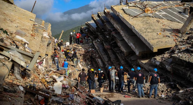 Kilenc nappal a venezuelai kettős földrengés után még mindig több tízezer embert keresnek