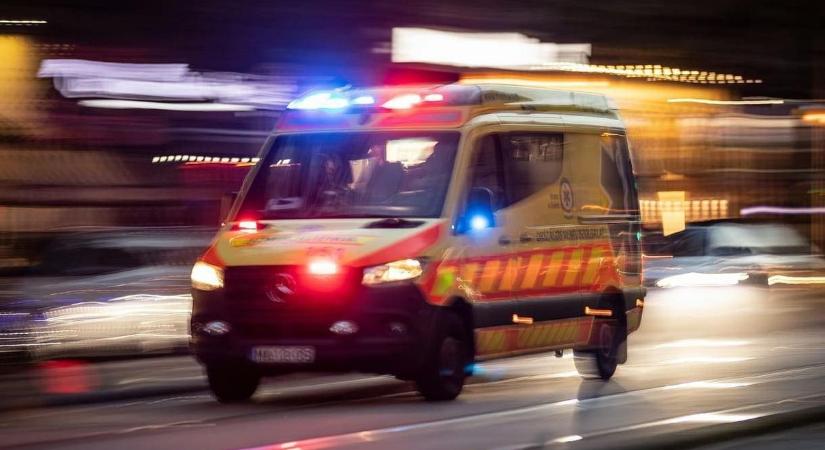 Drámai percek Fehérvár mellett: Szirénázó mentő és tűzoltók lepték el az utat!